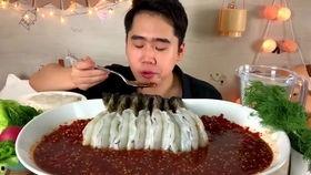 娱乐吃瓜酱摆摊视频,揭秘网红美食背后的故事
