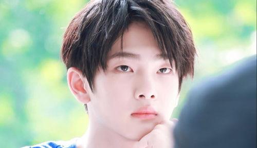 娱乐吃瓜君拍百变小千,娱乐吃瓜君带你揭秘明星们的百变魅力