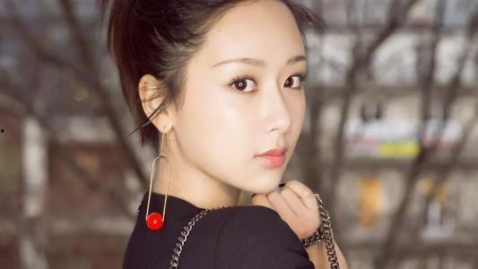 娱乐吃瓜佛系女友百度云,揭秘网络红人的佛系生活态度